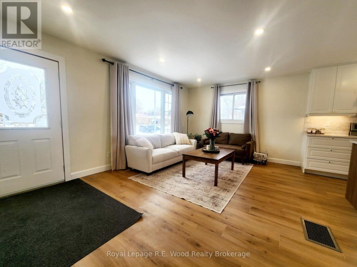 Photo 2 at 6 Centennial Avenue, Tillsonburg