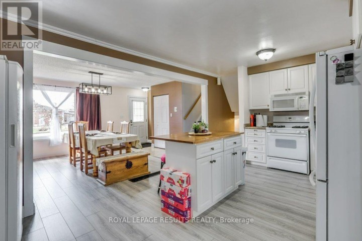Photo 11 at 2 Northwood Place, St. Thomas
