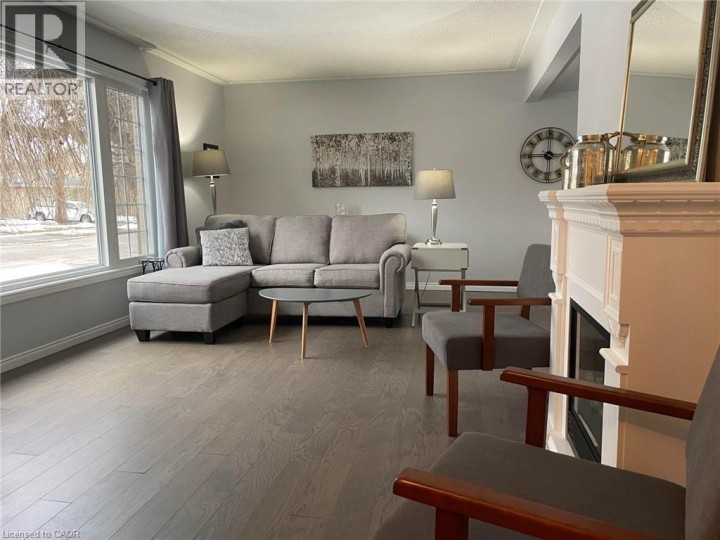 Photo 2 at 31 Blackfriar Lane, Brier Park, Brantford