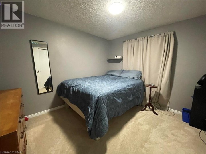 Photo 7 at 31 Blackfriar Lane, Brier Park, Brantford