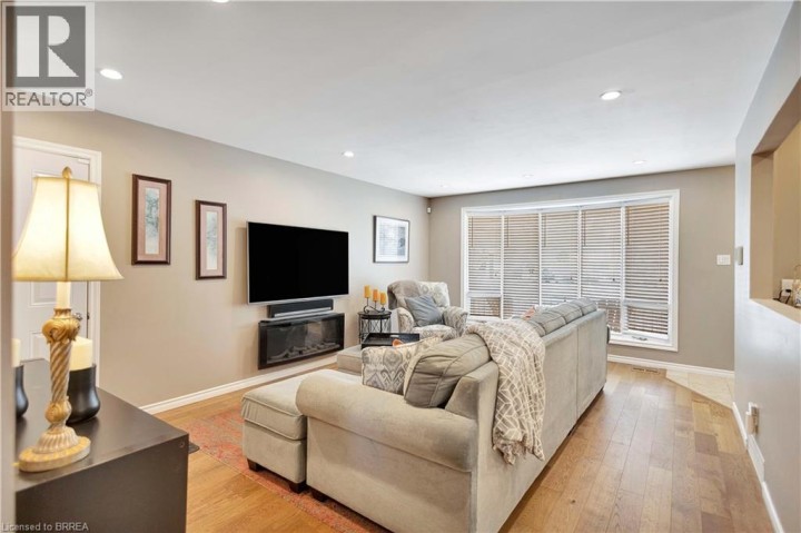 Photo 12 at 170 Paris Road, Ewing, Brantford