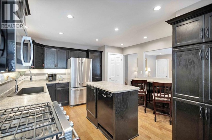 Photo 7 at 170 Paris Road, Ewing, Brantford