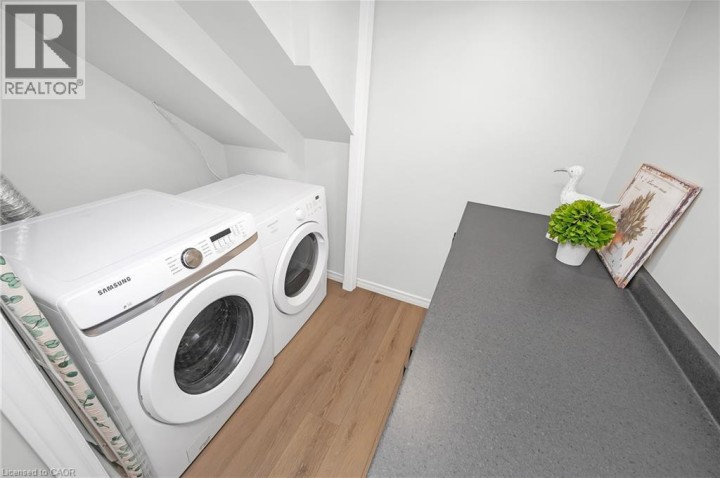 Photo 32 at 15 Harvest Lane, Rosedale / Gable Height, Brantford