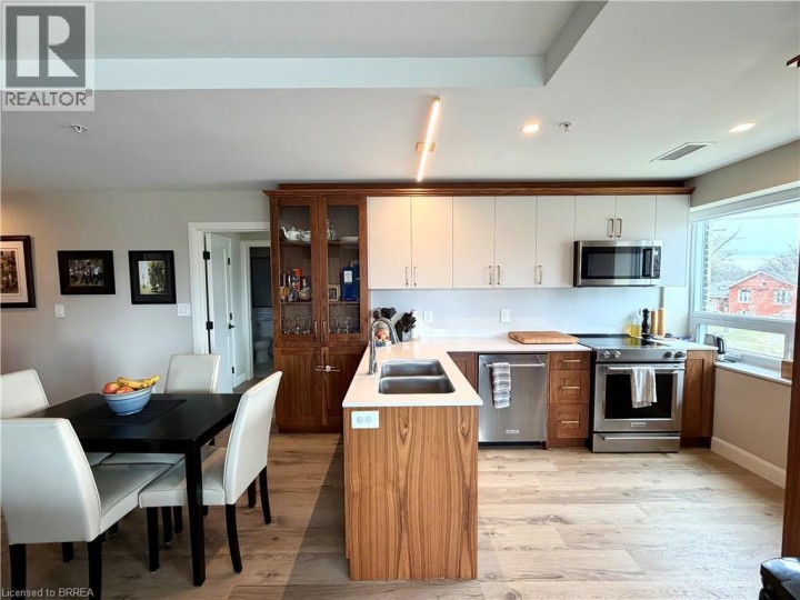 Photo 4 at 211 - 34 Norman Street, Fairview / Greenbrier, Brantford