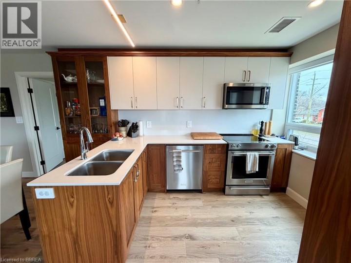 Photo 6 at 211 - 34 Norman Street, Fairview / Greenbrier, Brantford