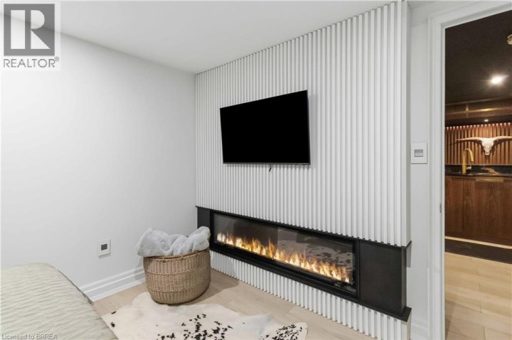 Photo 22 at 8 Tutela Heights Road, Tutela Heights, Brantford