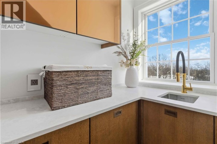 Photo 18 at 8 Tutela Heights Road, Tutela Heights, Brantford