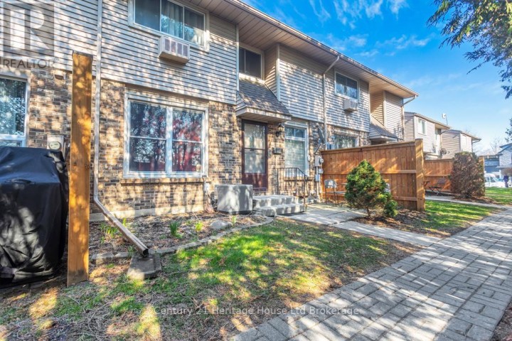 Photo 2 at 18 - 1 Lamers Court, Tillsonburg