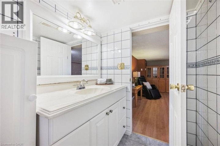 Photo 31 at 120 Lorraine Avenue, Heritage Park / Rosemount, Kitchener
