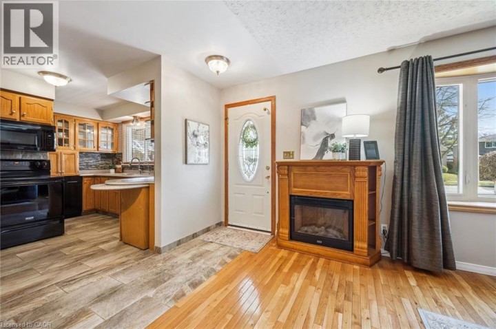 Photo 6 at 120 Lorraine Avenue, Heritage Park / Rosemount, Kitchener