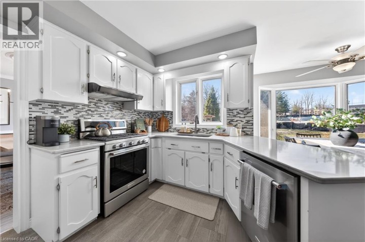 Photo 12 at 38 Glen Abbey Court, Woodstock - South, Woodstock