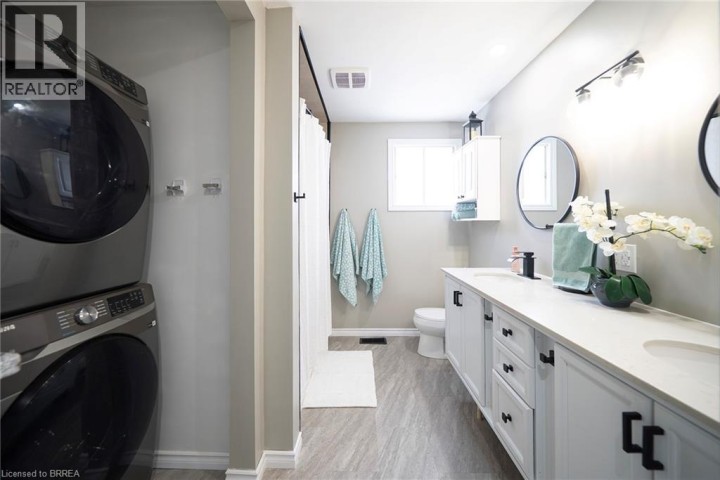 Photo 14 at 44 Shalfleet Boulevard, Grand Woodlands, Brantford