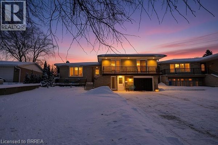 Photo 2 at 44 Shalfleet Boulevard, Grand Woodlands, Brantford