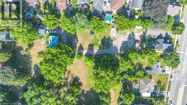 Photo 13 at 816 E Colborne Street, Echo Place, Brantford