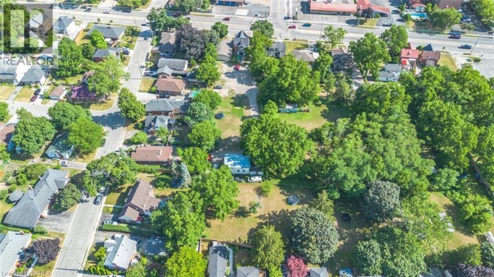 Photo 7 at 816 E Colborne Street, Echo Place, Brantford