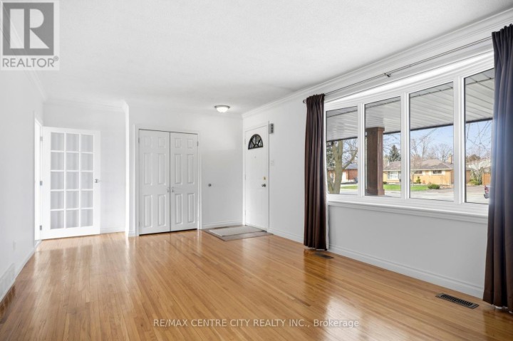 Photo 10 at 72 Elmwood Avenue, St. Thomas