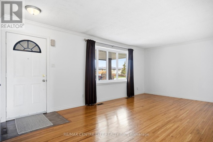 Photo 5 at 72 Elmwood Avenue, St. Thomas
