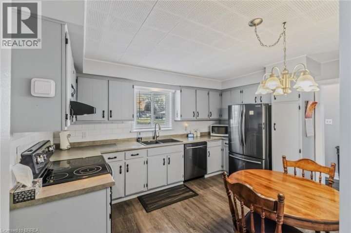 Photo 12 at 19 Lyndsay Street, Old West Brant, Brantford