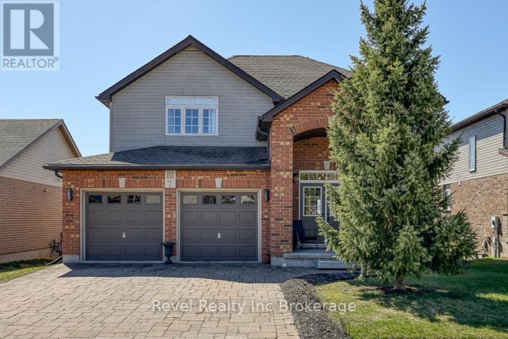 Photo 1 at 7 Woodhatch Crescent, Ingersoll - North, Ingersoll