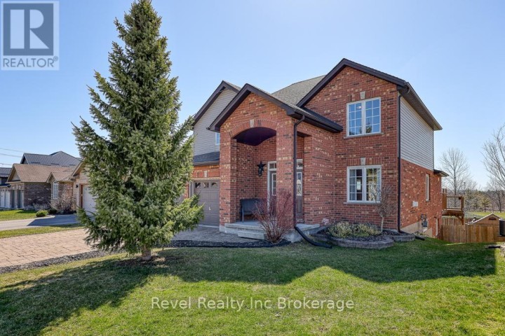 Photo 2 at 7 Woodhatch Crescent, Ingersoll - North, Ingersoll