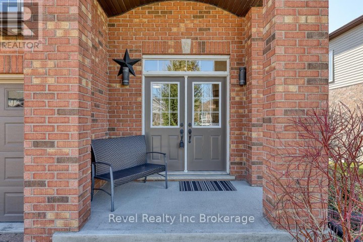 Photo 3 at 7 Woodhatch Crescent, Ingersoll - North, Ingersoll