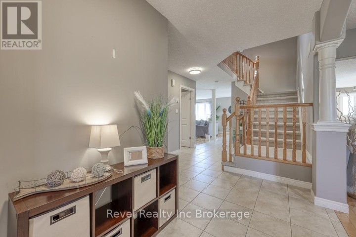Photo 5 at 7 Woodhatch Crescent, Ingersoll - North, Ingersoll