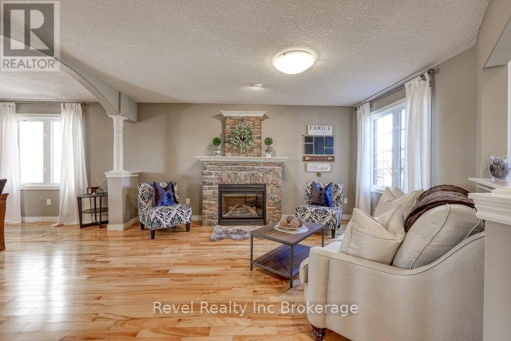 Photo 6 at 7 Woodhatch Crescent, Ingersoll - North, Ingersoll