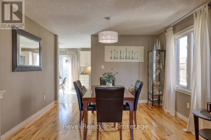 Photo 9 at 7 Woodhatch Crescent, Ingersoll - North, Ingersoll
