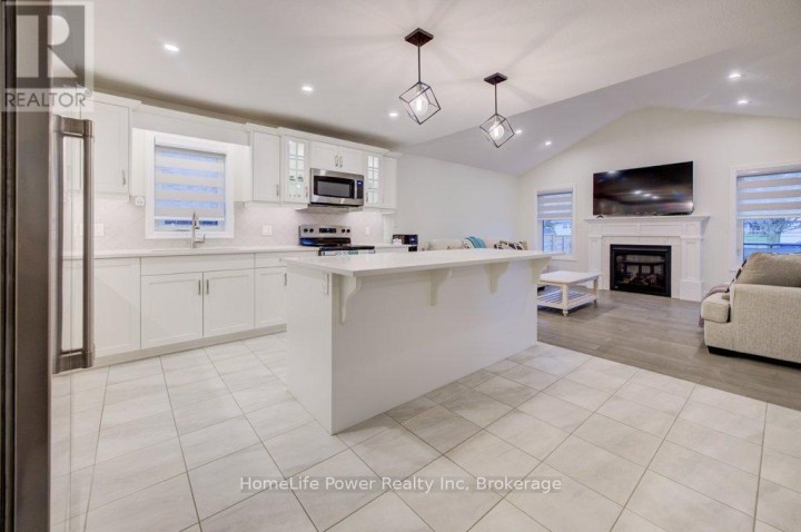 Photo 18 at 4 Livingston Drive, Tillsonburg