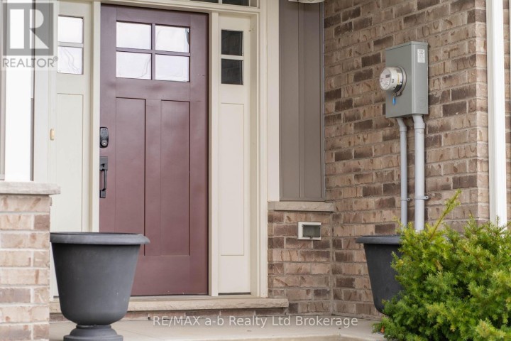 Photo 3 at 19 Huntley Avenue, Tillsonburg