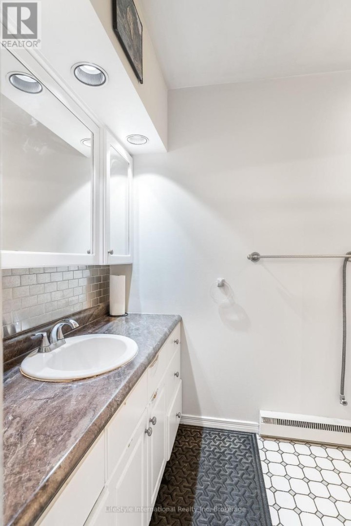 Photo 29 at 9 Hampton Street, Brantford