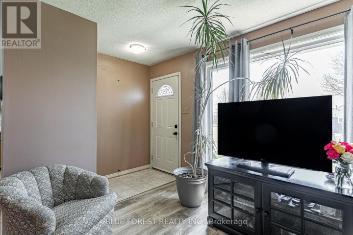Photo 3 at 7 Raven Avenue, St. Thomas