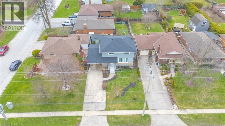 Photo 3 at 22 Paris Road, Henderson, Brantford