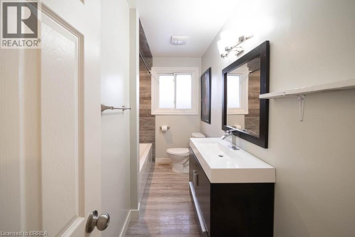 Photo 10 at 45 Buckingham Street, Fairview / Greenbrier, Brantford