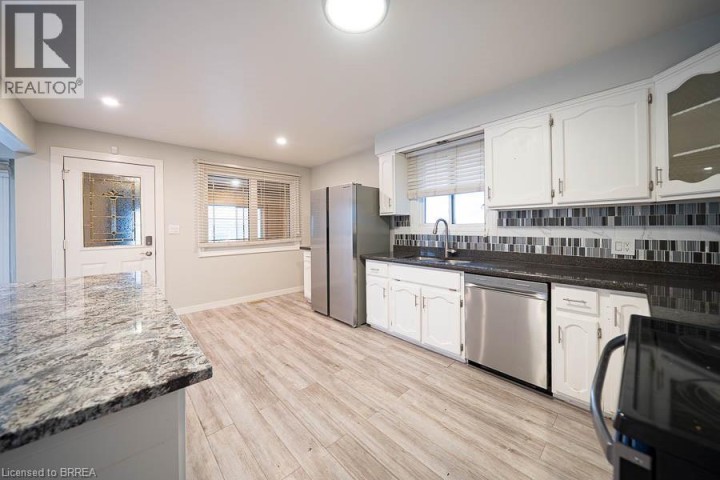 Photo 8 at 45 Buckingham Street, Fairview / Greenbrier, Brantford