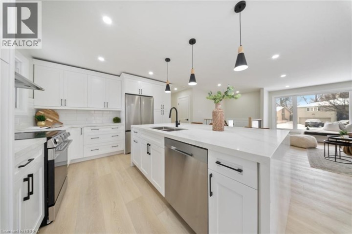 Photo 3 at 31 Hillcrest Avenue, Hillcrest, Brantford