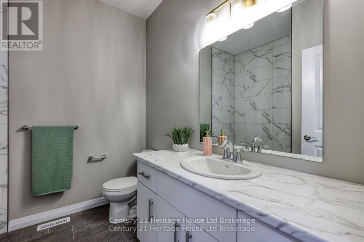 Photo 14 at 14 - 19 Anderson Street, Woodstock - South, Woodstock