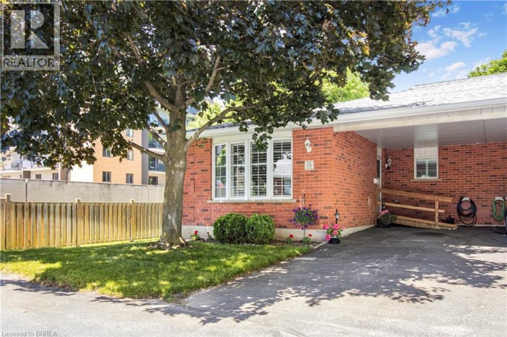 Photo 2 at 19 - 229 Lynden Road, Lynden Hills, Brantford
