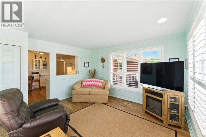 Photo 14 at 207 Robinson Road, Brant Pk / Rest Acres, Brantford