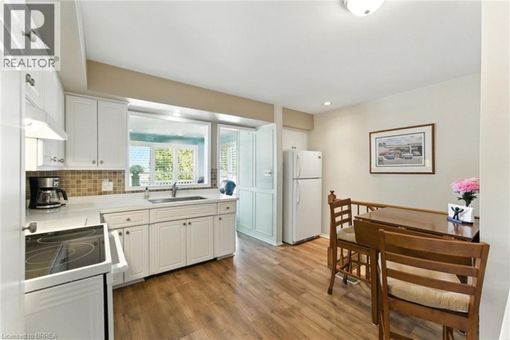 Photo 9 at 207 Robinson Road, Brant Pk / Rest Acres, Brantford