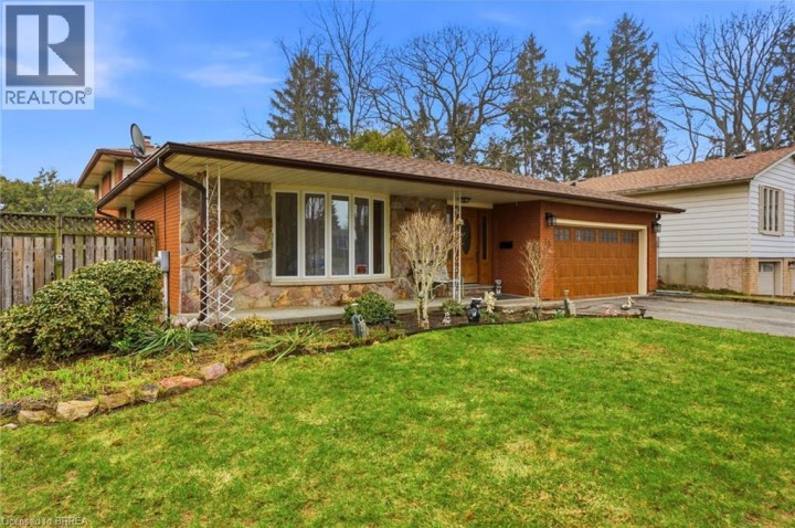 Photo 4 at 13 Brooks Court, Rosedale / Gable Height, Brantford