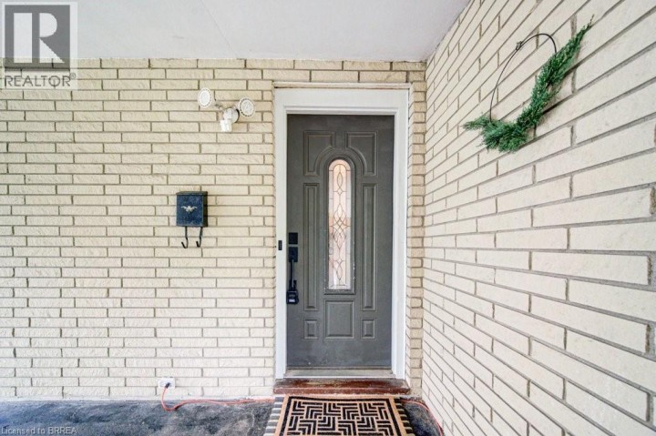 Photo 5 at 9 Gailmount Court, Fairview / Greenbrier, Brantford