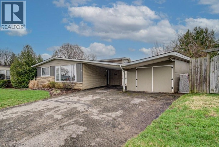 Photo 3 at 9 Gailmount Court, Fairview / Greenbrier, Brantford