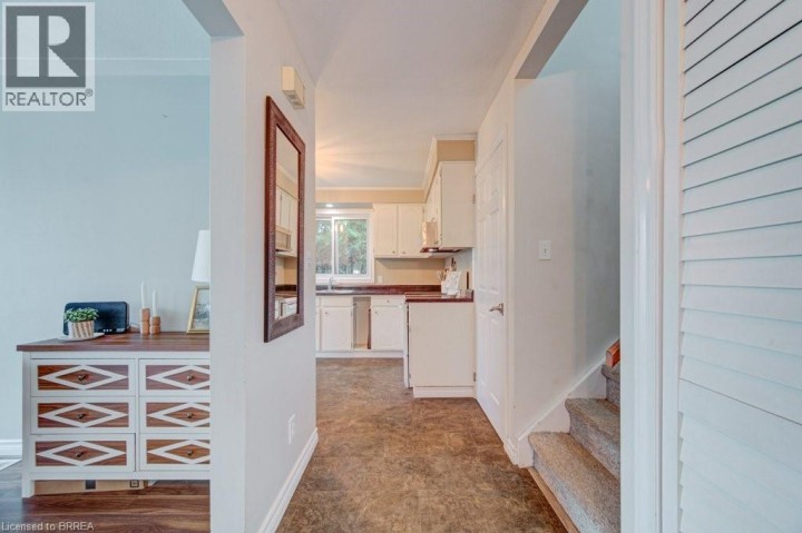 Photo 7 at 9 Gailmount Court, Fairview / Greenbrier, Brantford