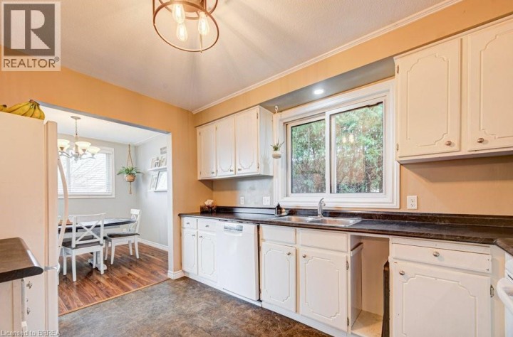 Photo 16 at 9 Gailmount Court, Fairview / Greenbrier, Brantford