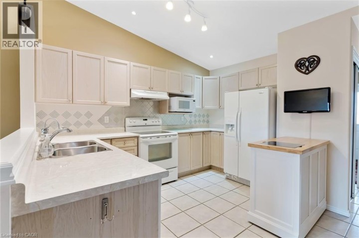 Photo 12 at 25 - 19 Hanlon Place, Innerkip (Victoria Park), Woodstock