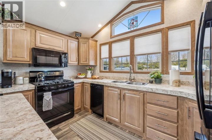 Photo 27 at 83 - 930 Lakeshore Road, Rural Houghton, Norfolk County