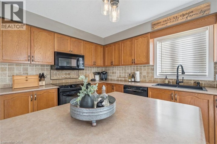 Photo 17 at 7 Hearthbridge Street, Pioneer Park / Doon / Wyldwoods, Kitchener