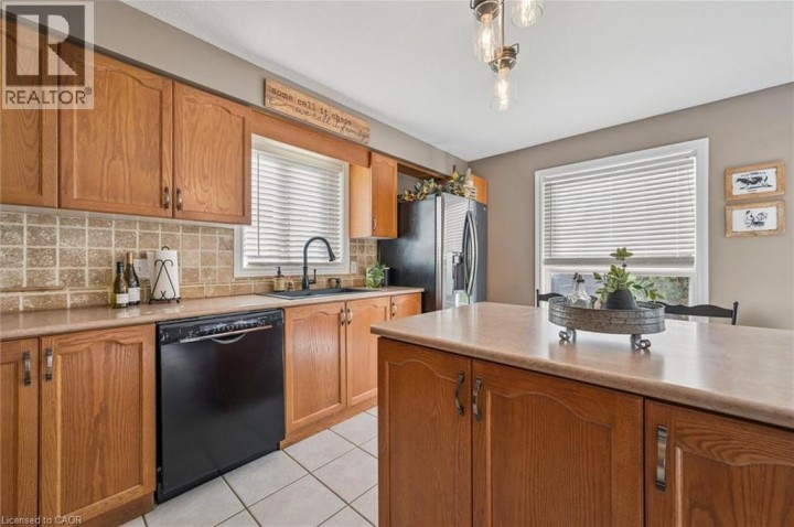 Photo 19 at 7 Hearthbridge Street, Pioneer Park / Doon / Wyldwoods, Kitchener