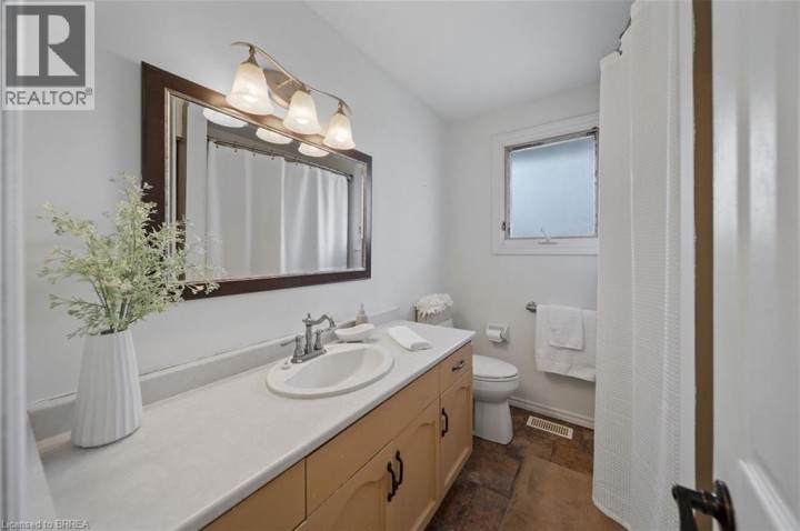 Photo 19 at 1 Osijek Crescent, Brantwood Park, Brantford